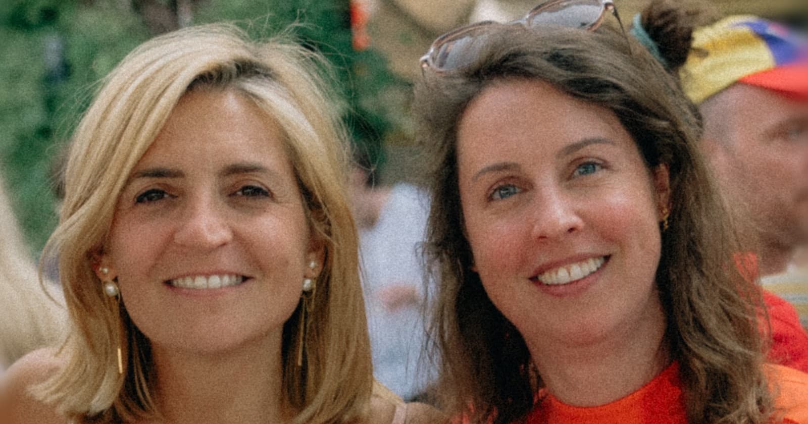 Julie and Elselien, the two founders of Pirouette, smiling together